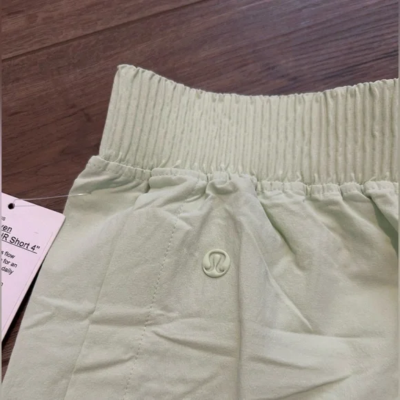 NWT Stretch Woven Relaxed-Fit HR Short, Size S - Picture 6 of 7